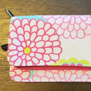 NWOT Thirty-one White Floral Wallet Purse